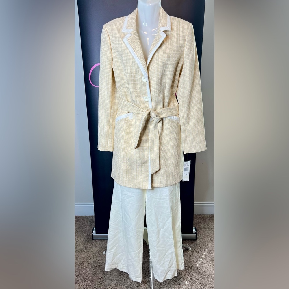 Vintage Le Suit Women's Cream Blazer and Pants Set